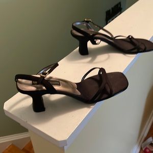 Black sandal with satin finish